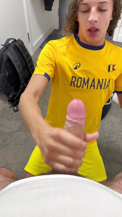 Tată Englez Înalt Supt De O Româncă Femboy