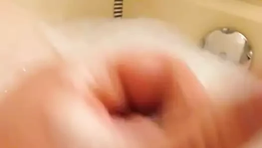 Geil abspritzen in der Wanne