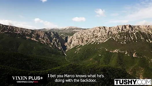 Tushy, si cewek hot rambut merah audrey reid lagi asik dientot sama suaminya di luar ruangan