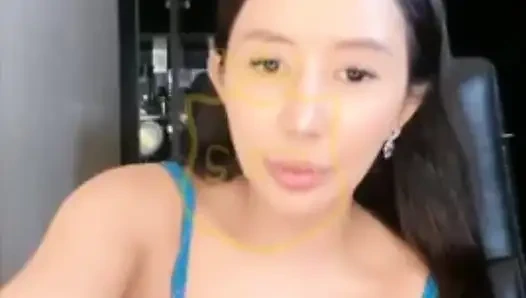 Open her leg,, beautiful indonesian pussy, lick it