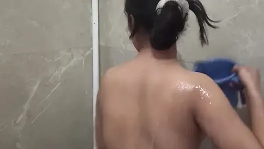 Heißes mädchen badet nacktes sexy mädchen