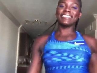 Черные британские спортсмены показывают свое тело