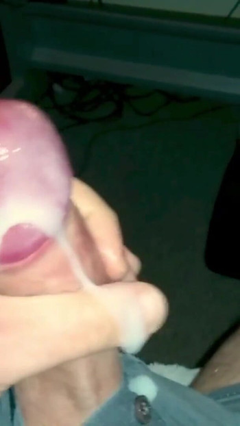 لحظة لا بد من مشاركتها من "Cum Dribble و Huge Thick Creamy Cumshot - SlugsOfCumGuy"