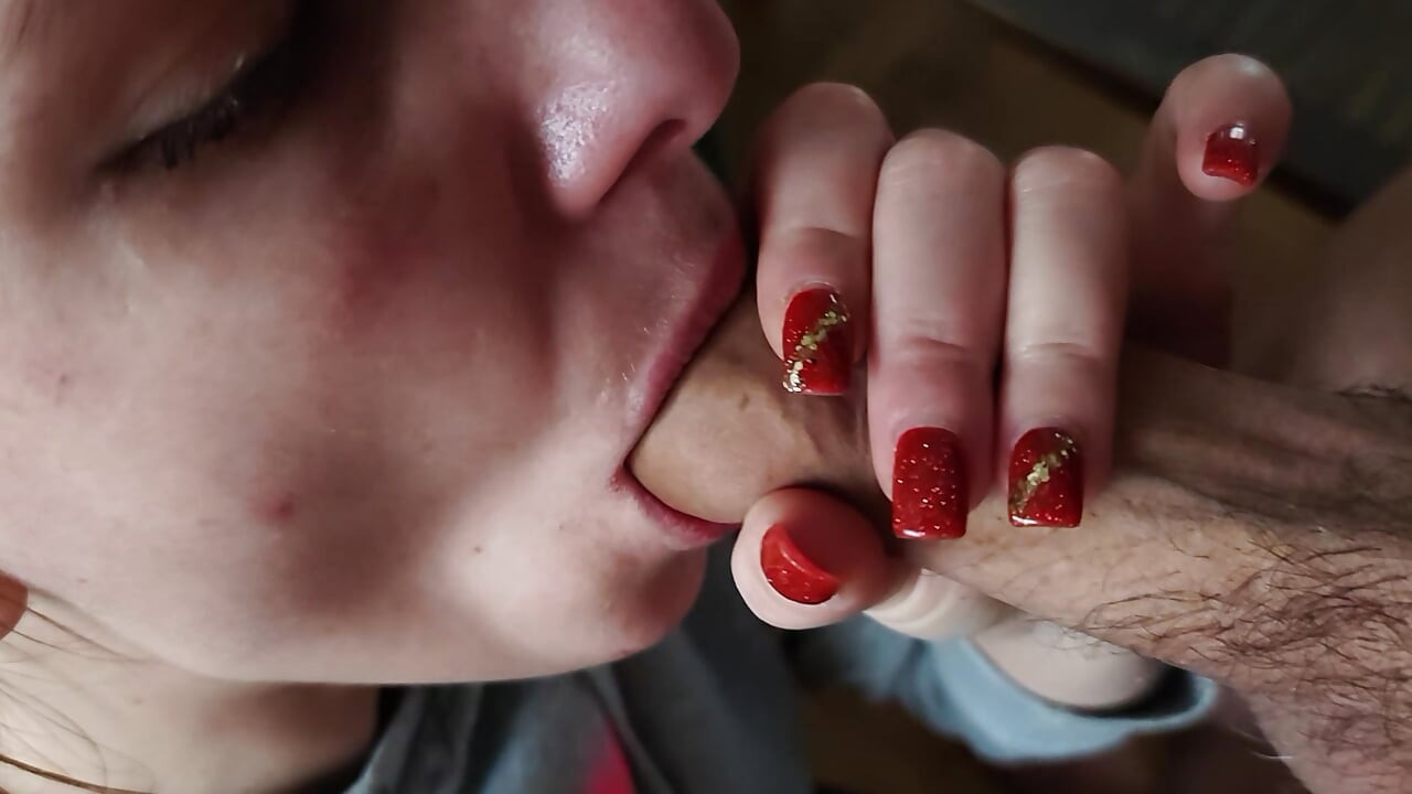 Echte selbstgedrehte halsfick-blowjob sperma im mund zusammenstellung schlucken