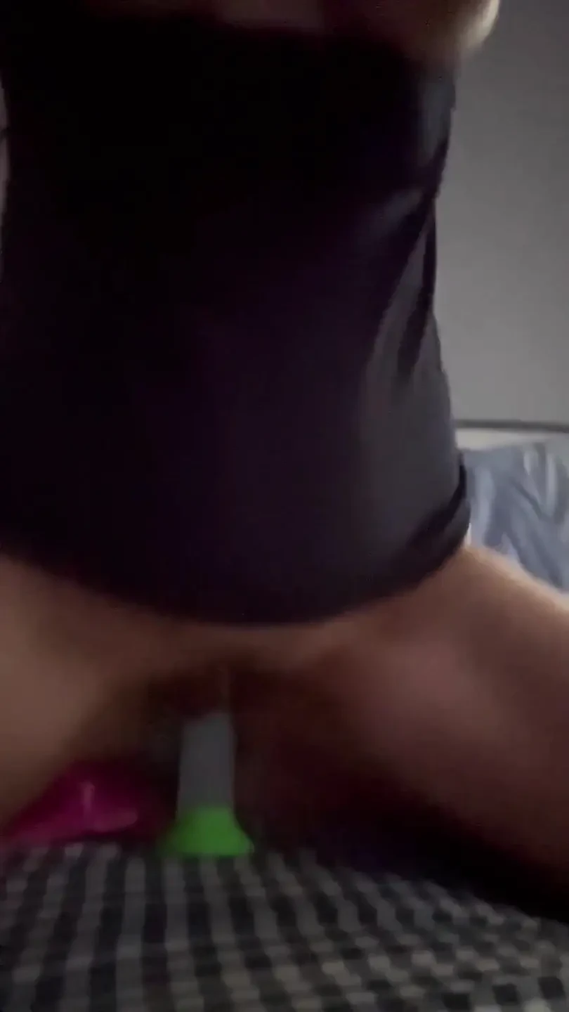 MILF Loves to Fuck Pussy Early Mornings