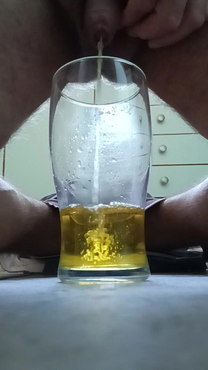 ग्लासमध्ये पिसिंग