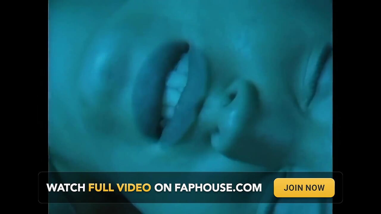 جوين سامرز الشابة الجميلة تتناك بقوة في منتصف الليل