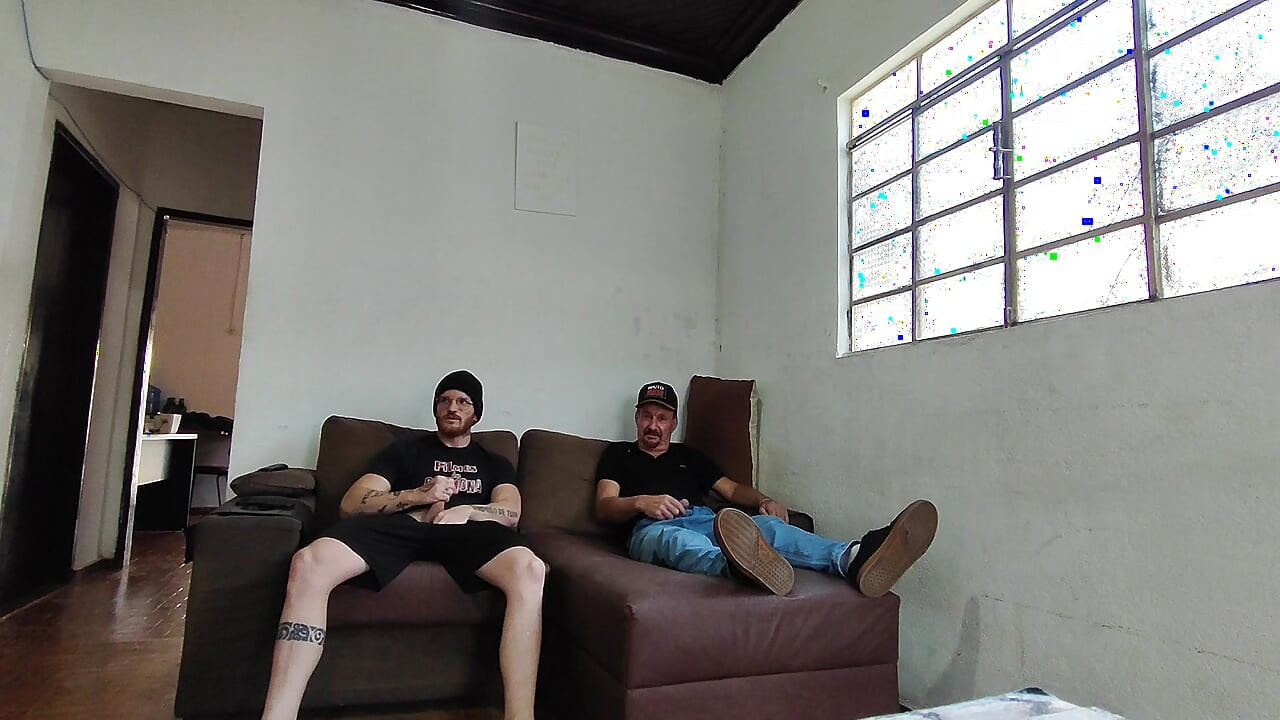 Carmona i Carlos Urach masturbiraju zajedno