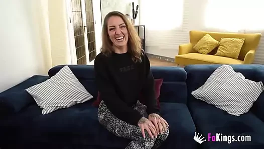 Barbara wants it up her ass! Kinky stepmom wants us to see her anal plug