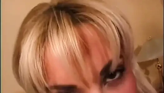 Pelacur rambut pirang lagi asik ngentot kontol raksasa pria kulit hitam sampai lubangnya menganga lebar