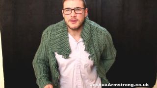 Suéter rasgado y semen para chrimbo