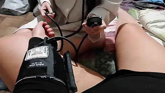 Seks threesome lesbian antara dua pasien dan seorang dokter