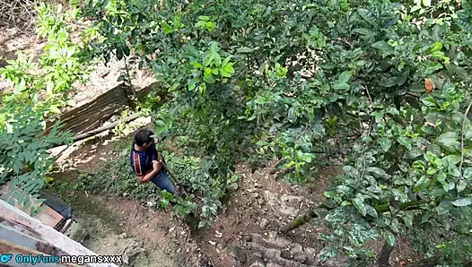 Aku menyetubuhi tukang kebun karena suamiku tidak ingin memberiku kontol