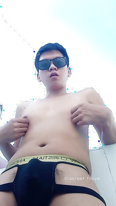 Pinoy masturbates with his polo
