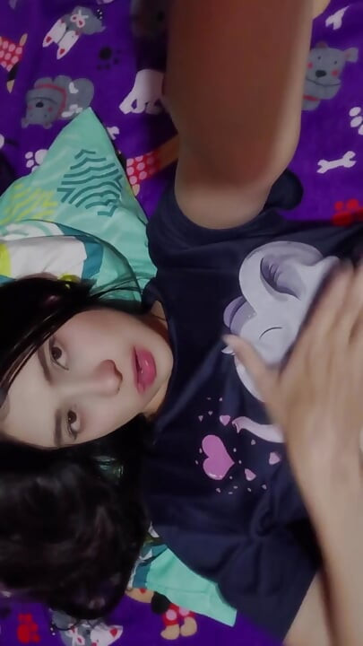 业余脱衣舞娘乞求我填满她的小阴户