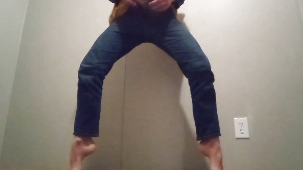 脱衣服和戏弄自己
