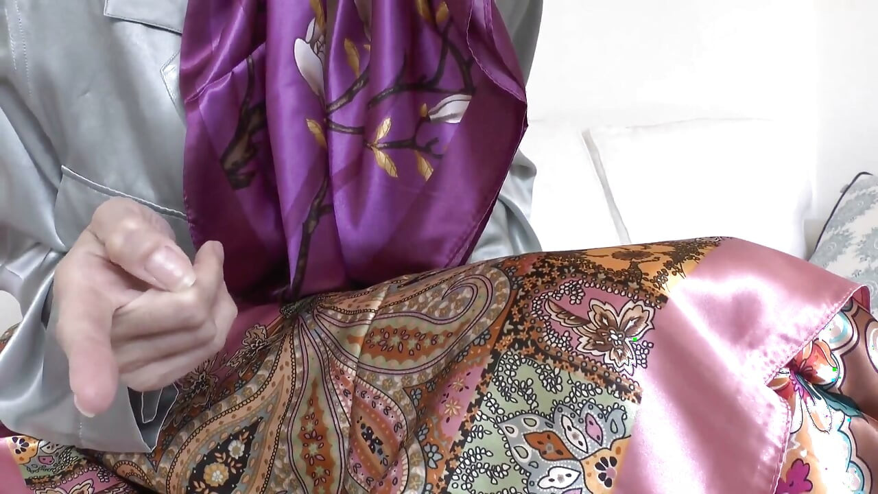 Stepaunt's New Satin Scarves Turn You on! Lady Victoria Valente