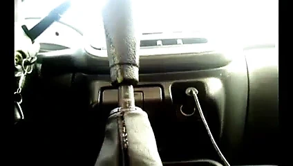 Kesenangan anal di dalam mobil