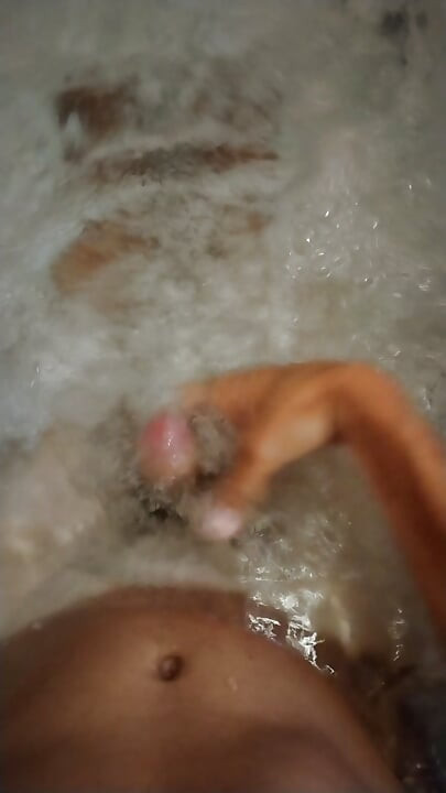 Jerking in bathub