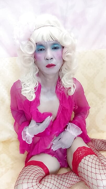 Oanh Le trans vestindo pornô sexy tocando sintético.