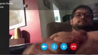 Byron Eduardo Henao na masturbacji przed kamerą