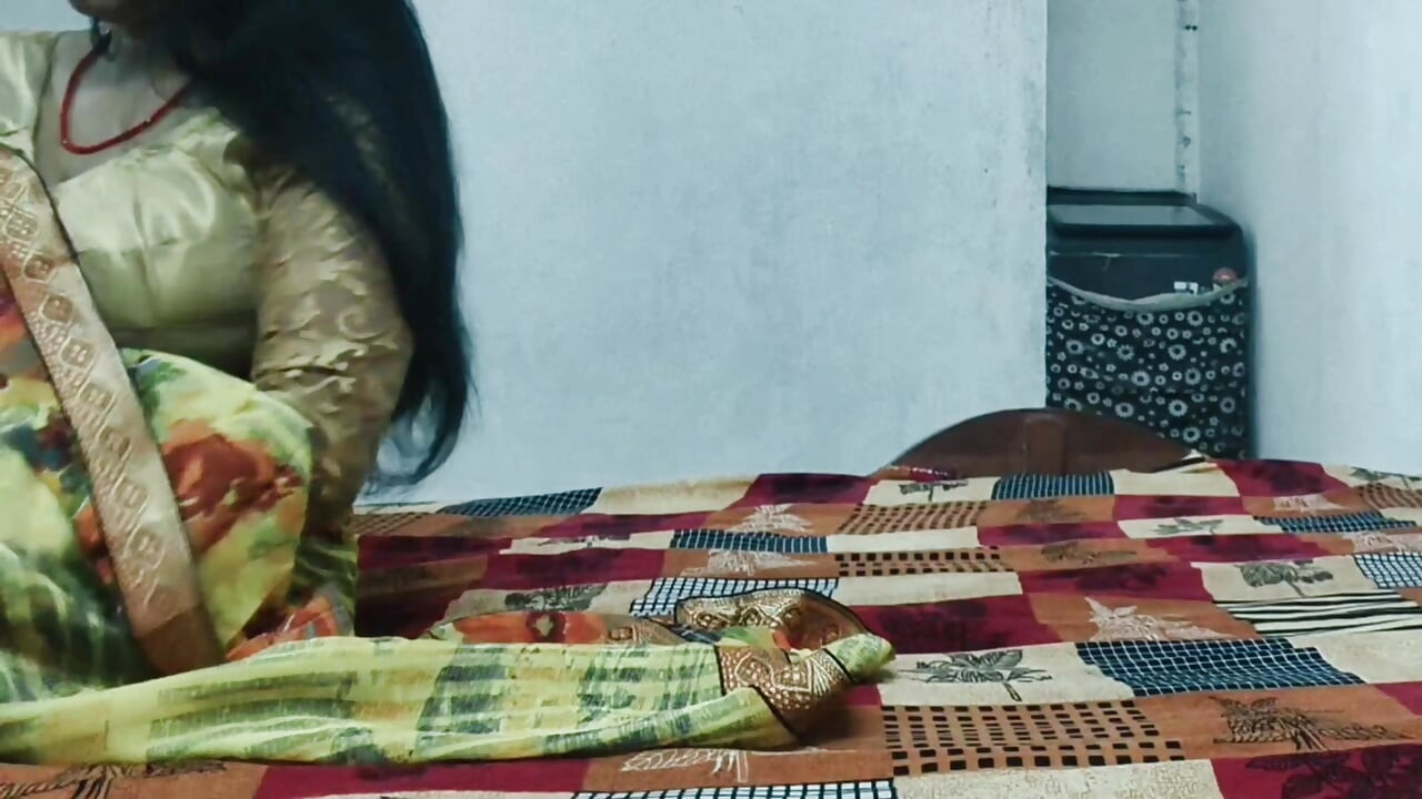 Sezon 345. Bhabhi sariyle sikiliyor