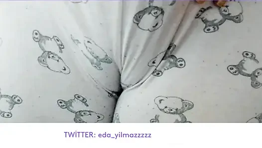 CAMELTOE- MASTURBATE WITH PAJAMA- RUBBING PUSSY WITH PAJAMA