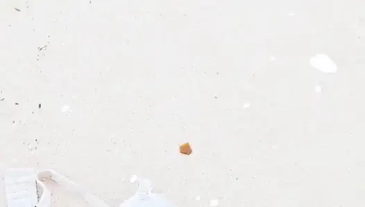 Hari pertama kencan pantai
