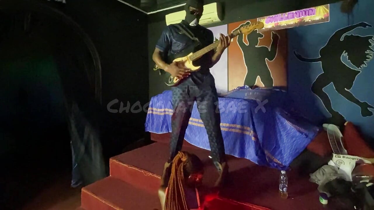 Watching This Bull Perform, Seeing the Bulge in His Pants Got Me Hot Sucked Him off Right on Stage!
