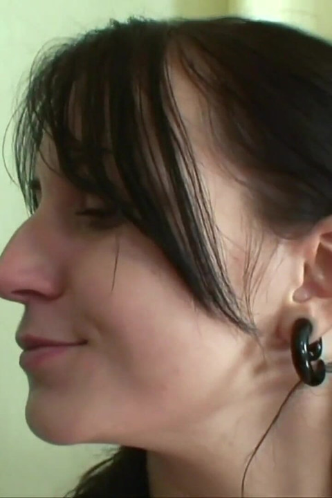 În absența profesoarei, colega mea de clasă cu țâțe perfecte și cu mine mă distrez futându-mă pe pupitrul clasei