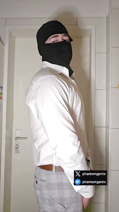 Después del trabajo con traje - Papá alemán enmascarado se desnuda y se masturba con Dirty Talk