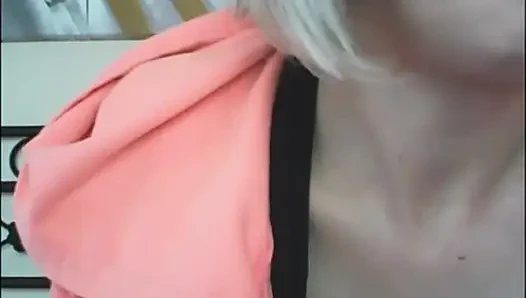 Arkadaşım Nicoletta Embassi'ye yemin ediyorum, sana göğüslerimi gösteriyorum ve gerçekten kabaca konuşuyorum. Biz iki yaramaz arkadaşız