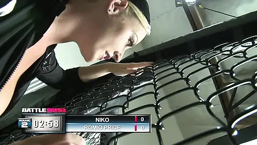 Schöne fröhliche fotze der Teenie-muschi pulsiert weit offen für riesigen harten stoß