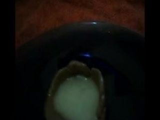 Еда со спермой, шоколад - Comendo Brigadeiro Com Porra