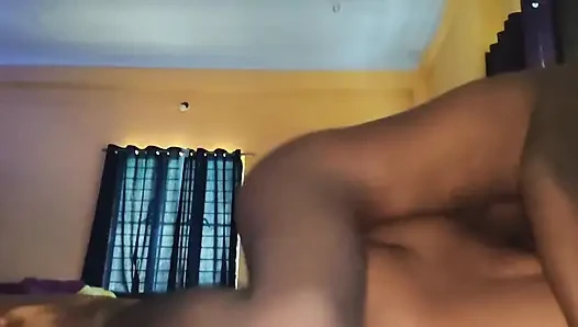 Hintli kız en iyi freindini sikiyor