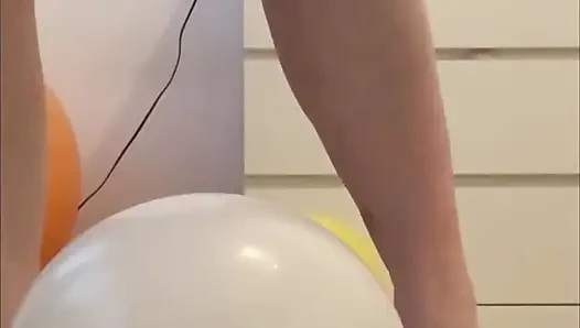 Feet & Balloons Crushing