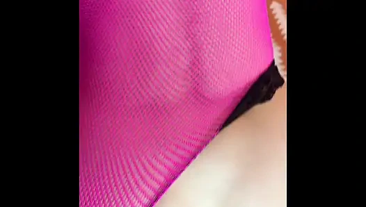 Dia menikmati bercinta yang bagus dan blowjob yang bagus