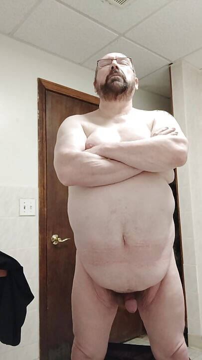 パパは暑すぎて服を着ることができませんでした
