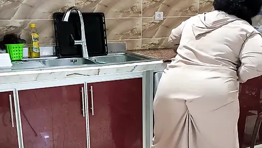 Египтянка Sharmota Получает Мокрую Киску На Кухне, Арабская Большая Женщина