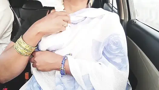 Indischer bhabi-auto-sex. Schöne sari-hausfrau versucht, mit stiefsohn Car Drive.telugu Dirtytalk zu ficken.