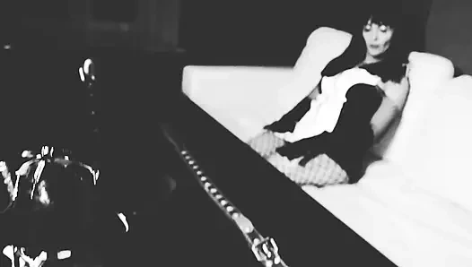 Fußfetisch-domina, heiße schwarz-weiße high heels göttin, brünette MILf, domina, bdsm, kink