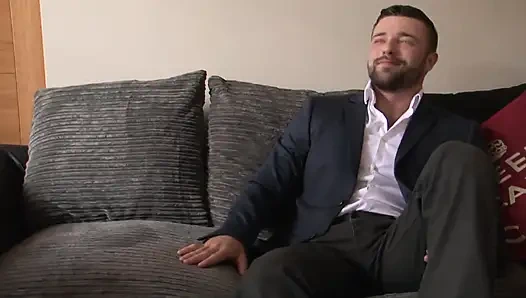 Сладкую рыжую тинку трахнули и кончили на лицо в ванной