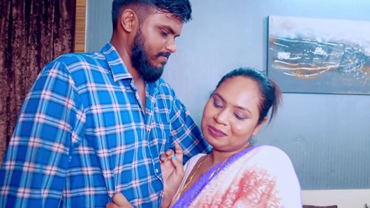 Indische milf-figur kamwali bai verführt ihren hausbesitzer