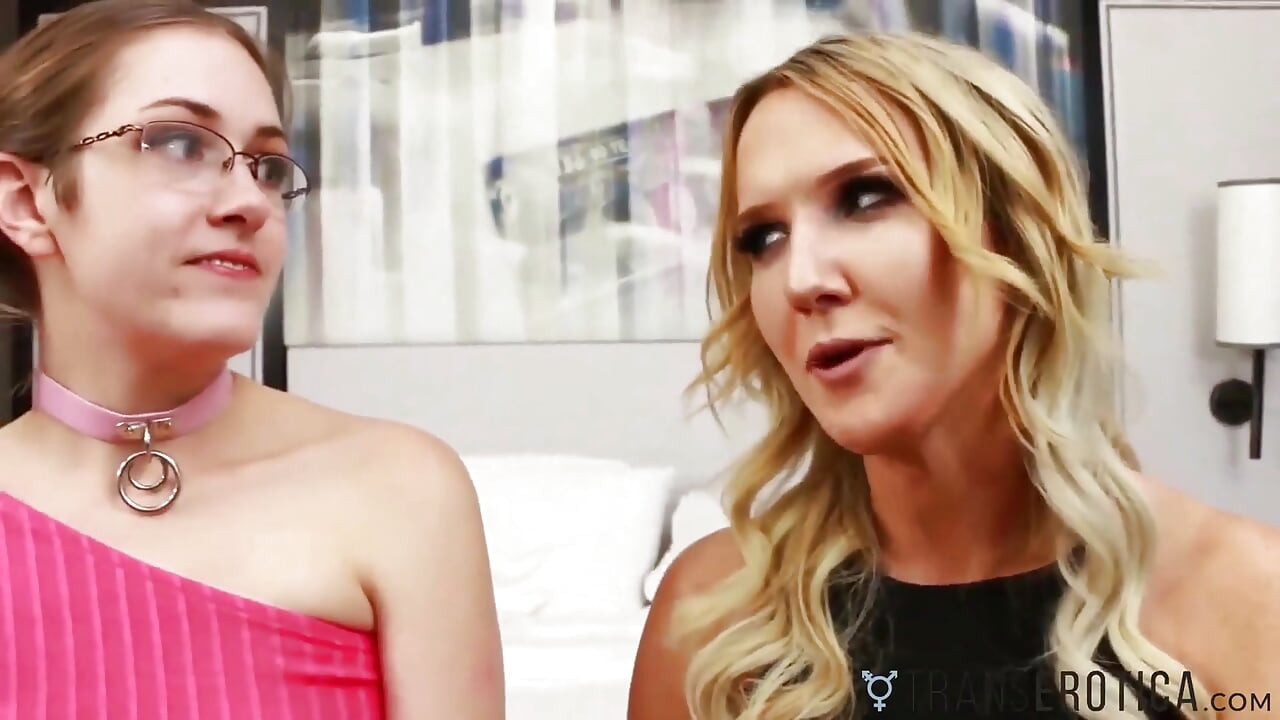 TRANSEROTICA - Trans stepmom Kayleigh Coxx fucks stepdaughter