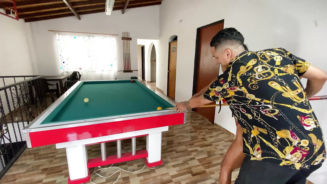 me follo a mi prima luego de ayudarla con su partida de billar pool