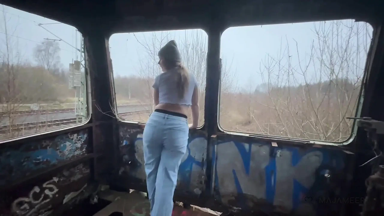 Maja has sex in an old train that wasn’t part of the plan