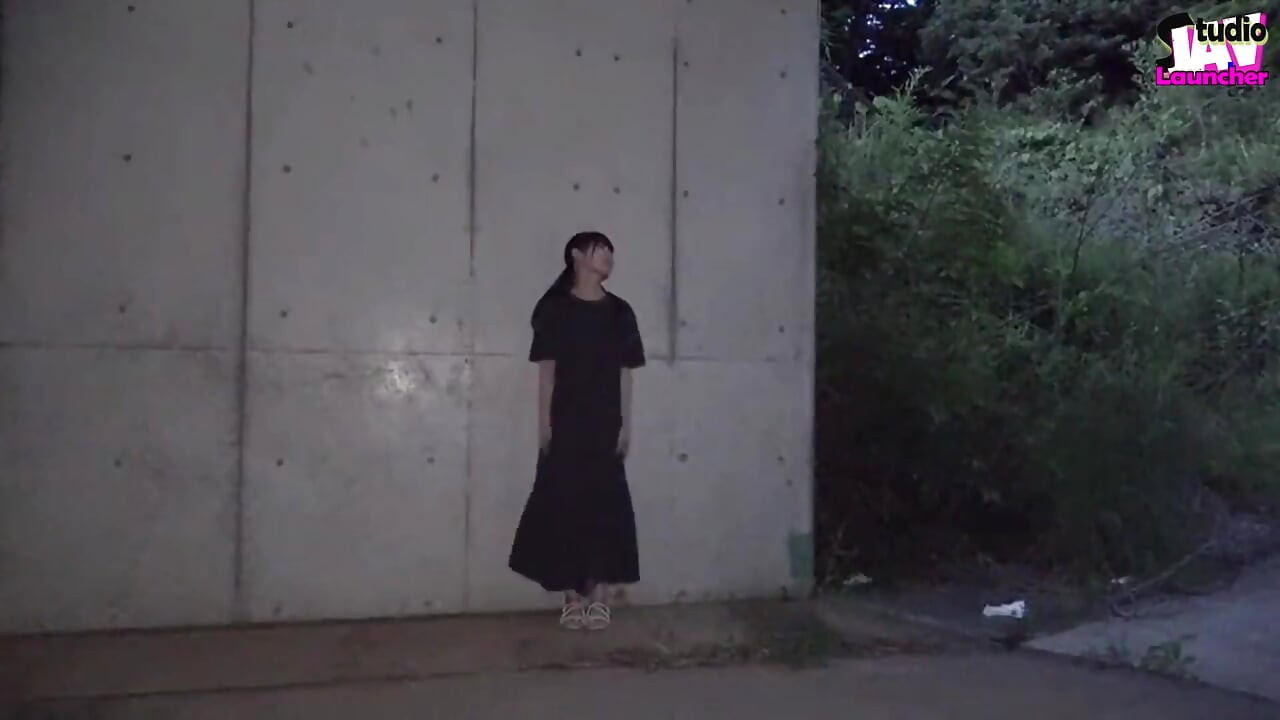 Public Self-play - a True Ona-girl Records Her Quiet Peak on a City Walk Chapter-5