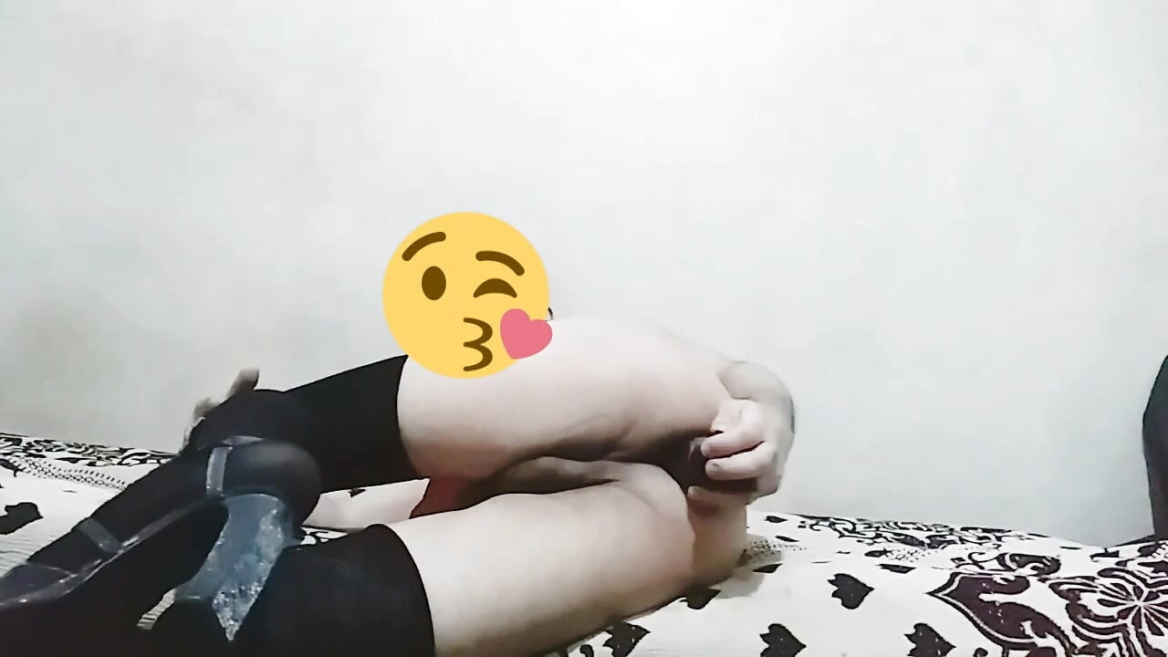 SofiBlack yapay penisle anal zevk alıyor