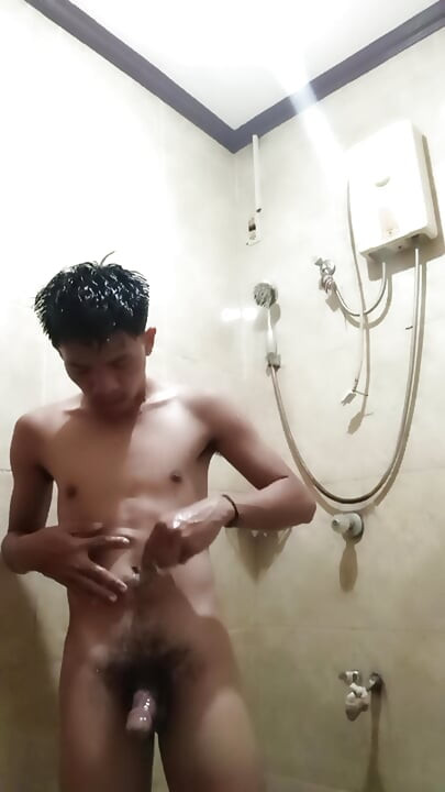 Filipino Twink Shower Wank: FLESHLAB Exclusive