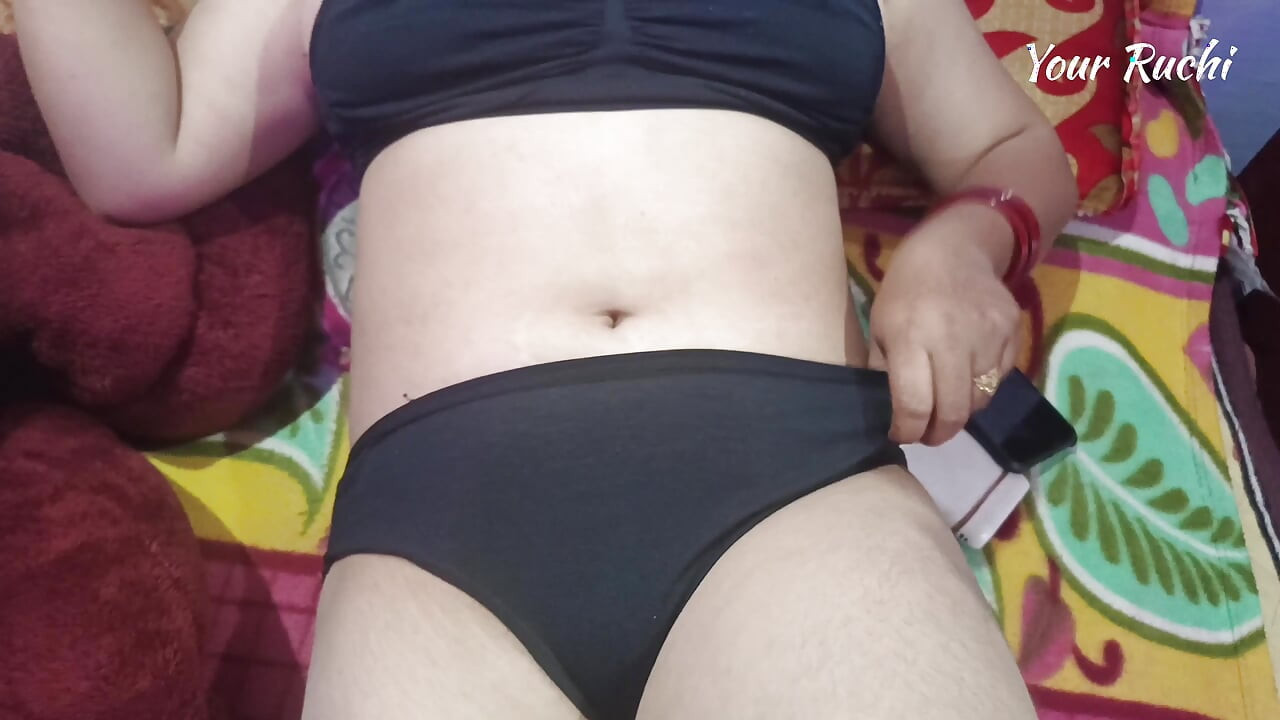 Suami memberikan saya hadiah pada malam pertama perkahwinan.